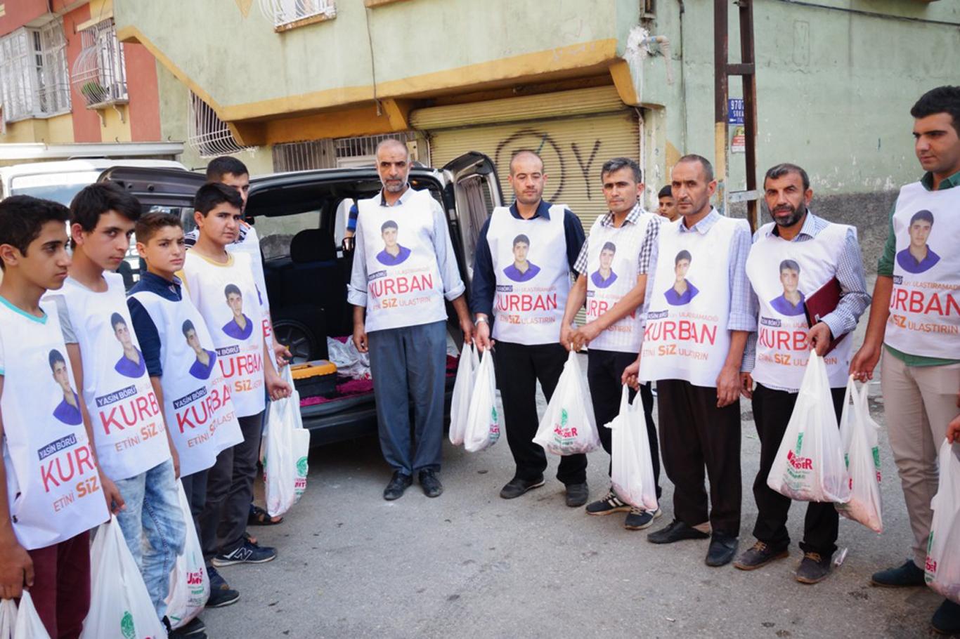 Gaziantep’te Yasinler, binlerce aileye et dağıttı Gaziantep’te Yasinler, binlerce aileye et dağıttı